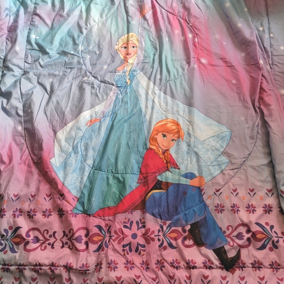Frozen Elsa and Anna Bed Cover - Picture 1 of 8